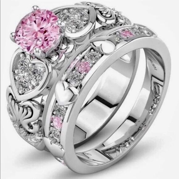 Women’s Fashion Ring - Picture 1 of 6